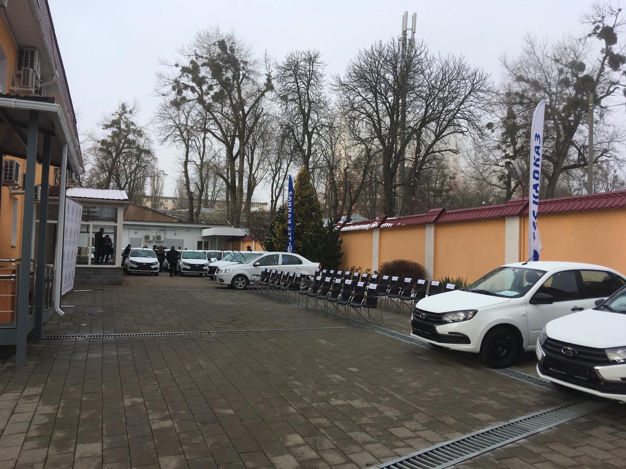 LADA ТСС Кавказ передала ключи от LADA Granta 25 инвалидам труда